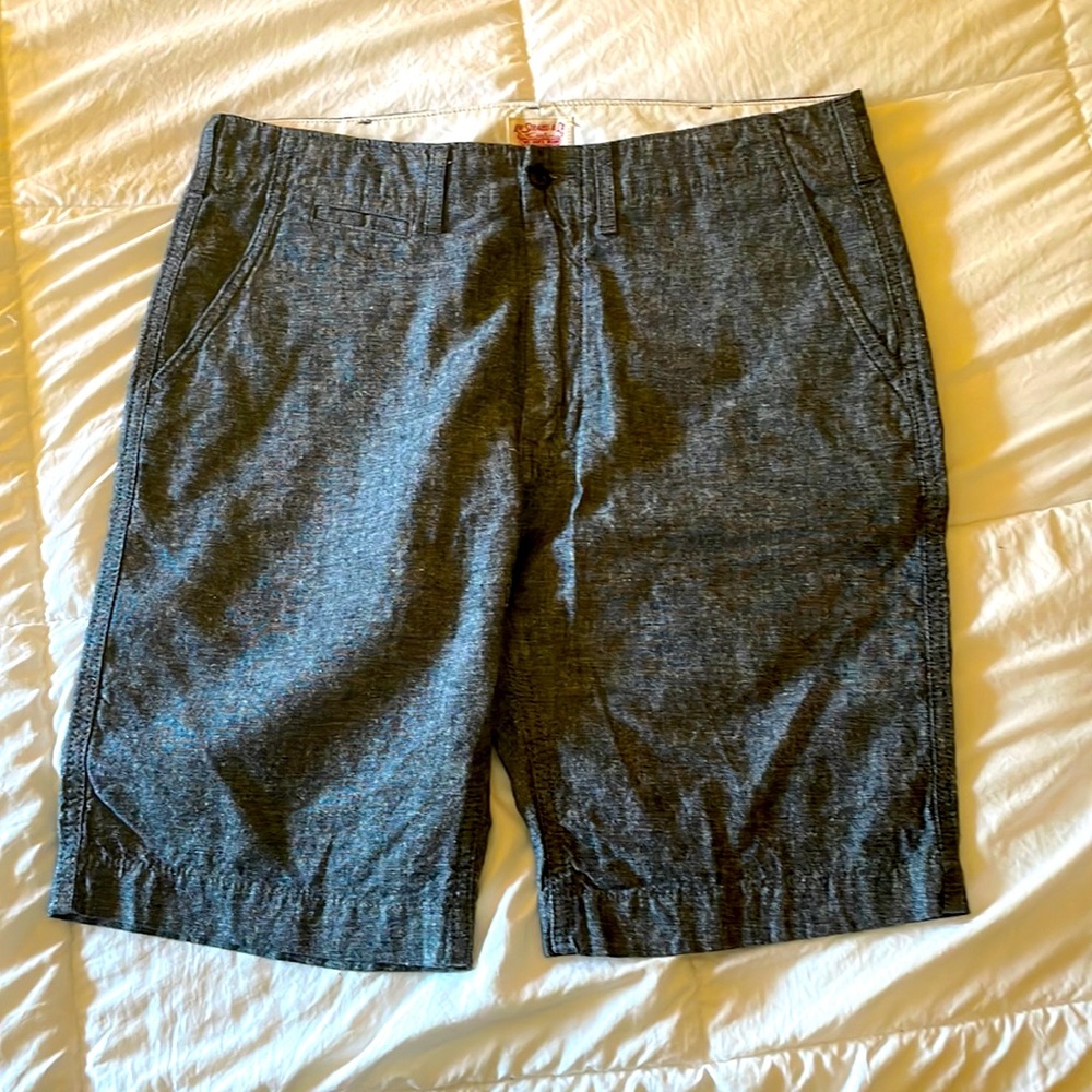 Mens grey levi shorts W 32. Gently used